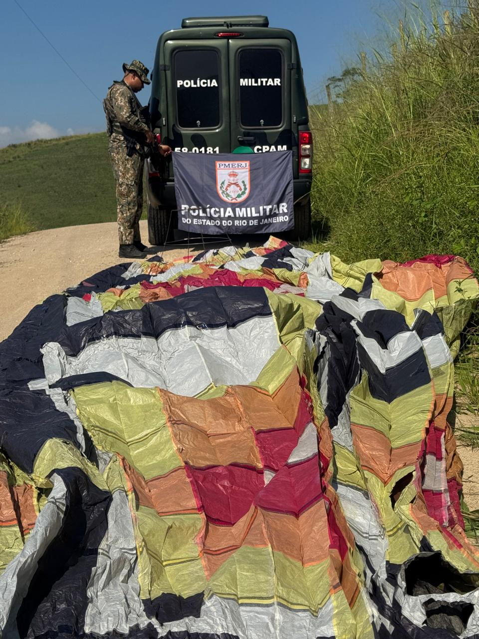 Denúncia do Linha Verde sobre grupo de baloeiros leva polícia a apreender balão de 15 metros em Tanguá 